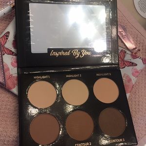 Makeup - Contour palette and brush bundle Makeup - Contour palette and brush bundle